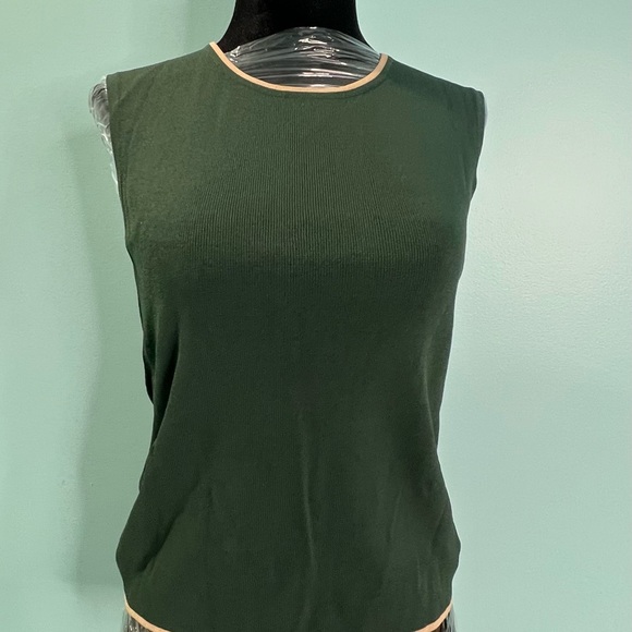 ESQUE SLEEVELESS TOP - Picture 2 of 3